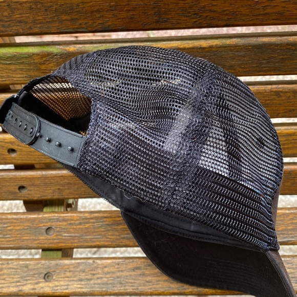 Patagonia faded Black SnapBack Hat 6 panel mesh back cap - Picture 14 of 15